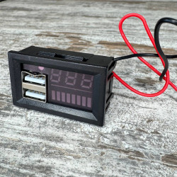 Индикатор заряда аккумулятора с вольтметром 12В і 2 USB, цифровой тестер для авто і мото
