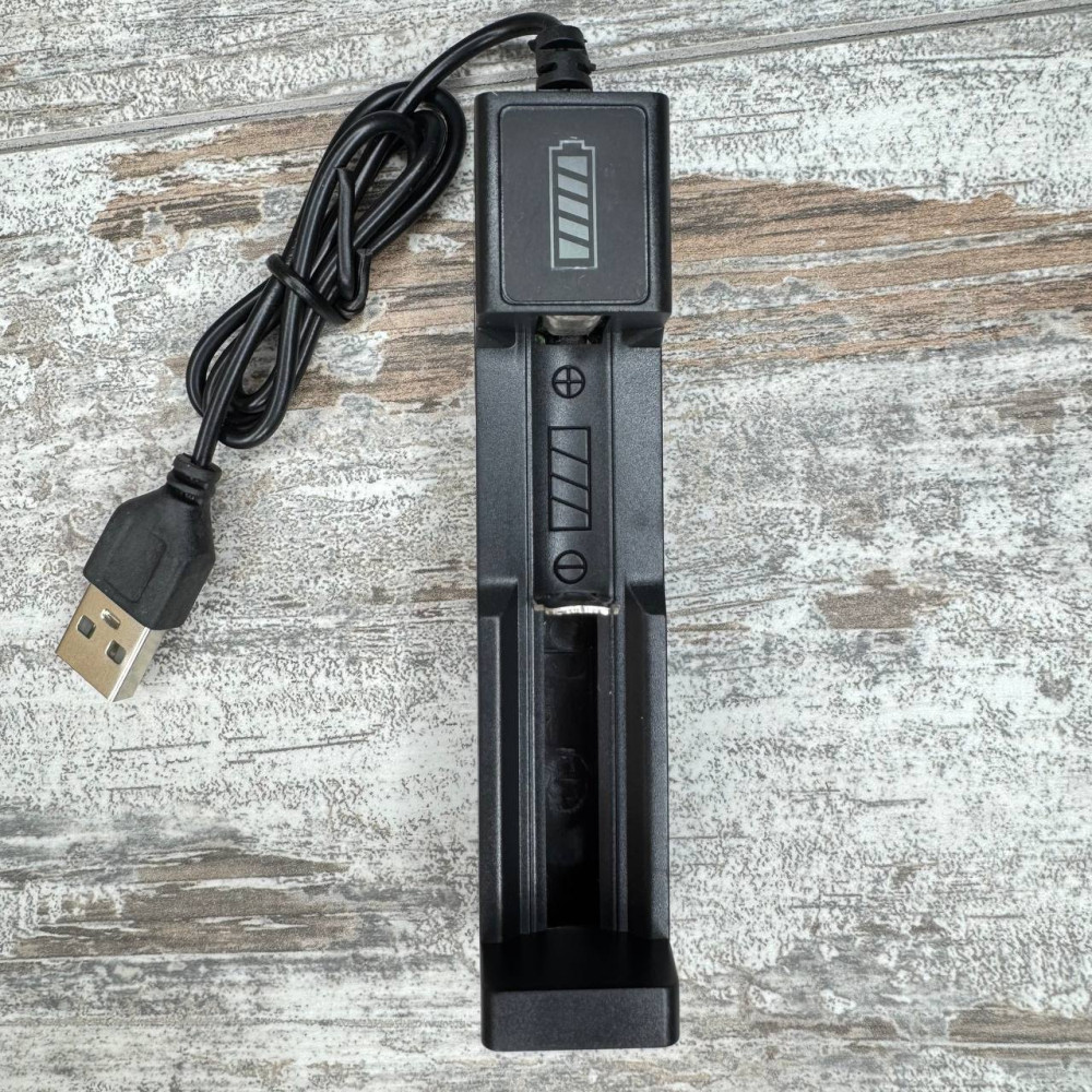 Зарядное устройство USB черное для аккумуляторов 18650, CR123A и других литий-ионных элементов питания