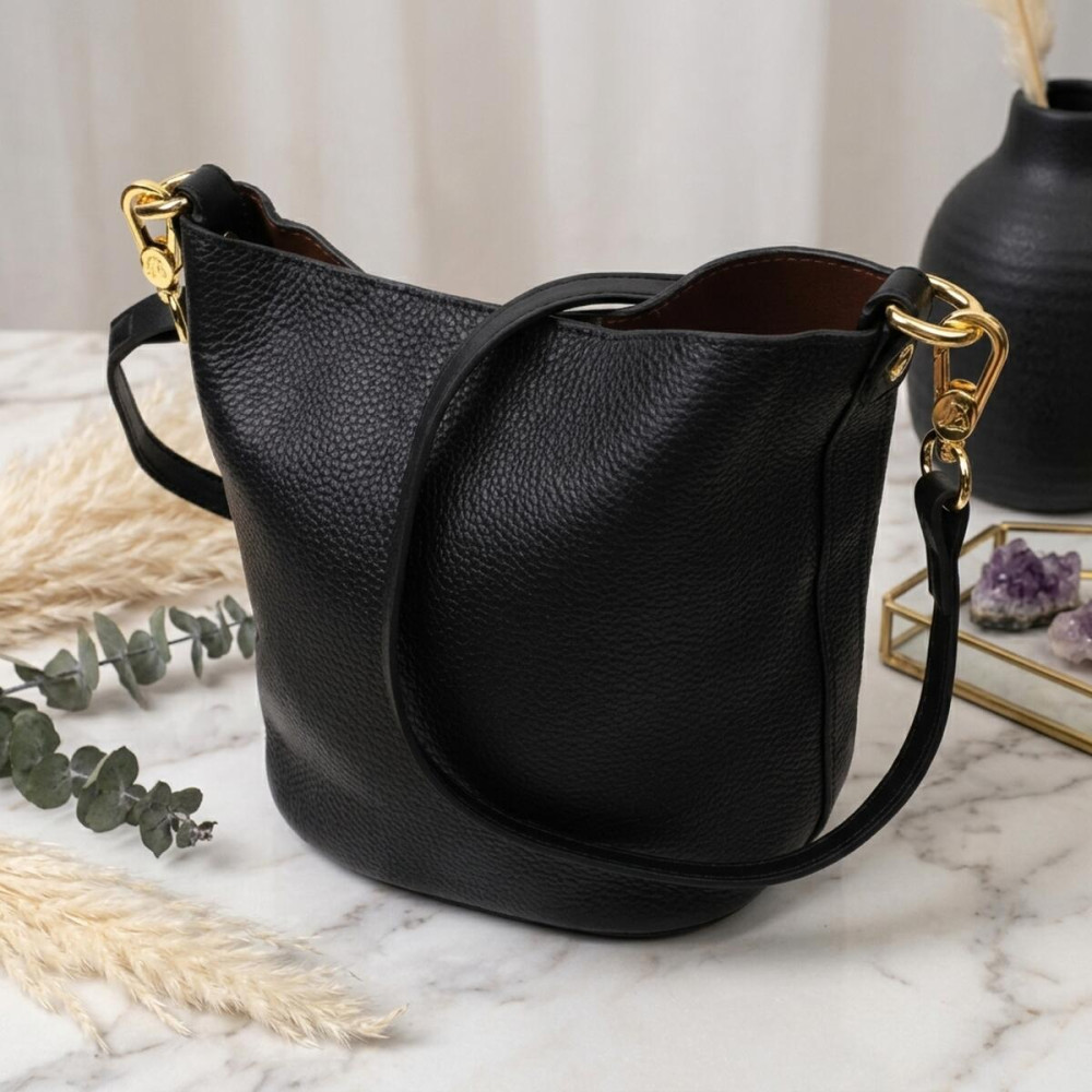 Кожаная женская сумка с автономной косметичкой внутри Vintage 22363 Черная